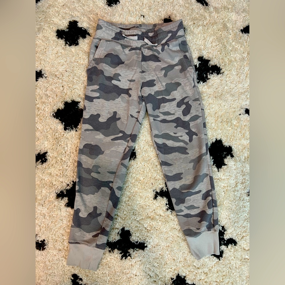 Old navy size 8, medium, Camo sweatpants/joggers UNISEX